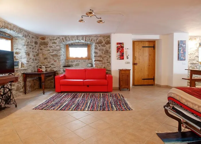 Apartment Il Como' Della Civetta - Taverna “la Fenice” Stazzona